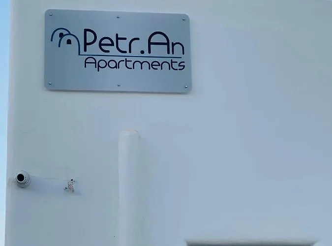 Petran * Fira (Santorini)